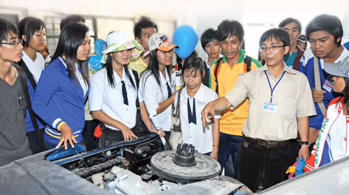 Đồng Tháp sáp nhập TTGDTX và trường nghề