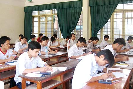 Tuyển sinh đại học: Nên kết hợp cả chung và riêng