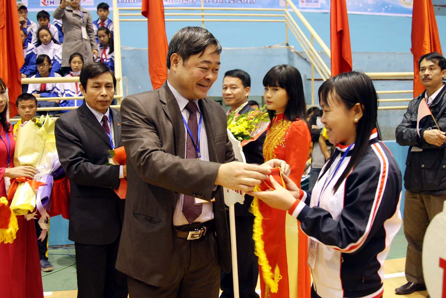 .... và cờ lưu niệm cho các đoàn về dự Hội thi .... và cờ lưu niệm cho các đoàn về dự Hội thi