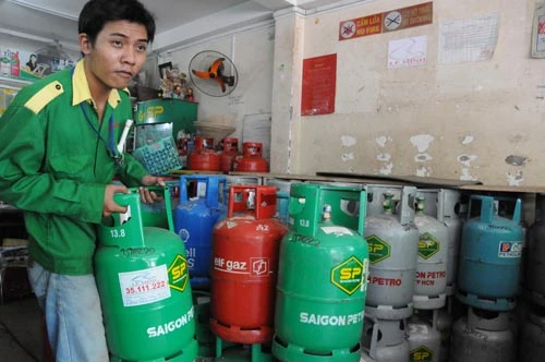 Giảm thuế để bình ổn giá gas