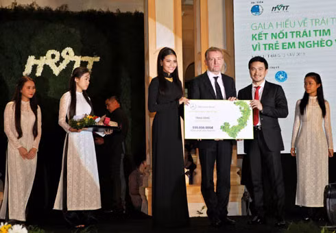 Chi Bảo thuyết phục đại gia quyên hơn 3,6 tỷ đồng giúp trẻ nghèo