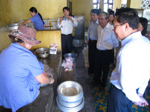 Thăm “nơi ăn, chốn ở” của HS Trường PTDTNT huyện Đăk Tô.