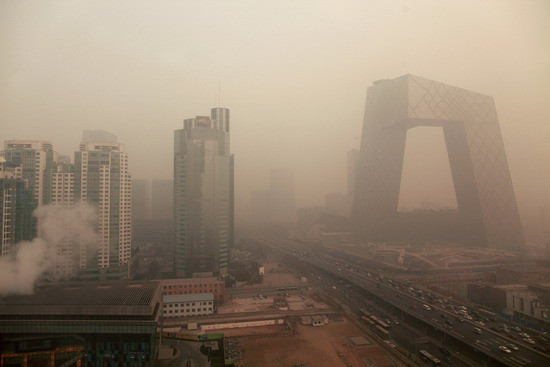 Heavy pollution surrounds the China Central Television headquarters building (right) in Beijing on January 18, 2012. The US embassy, which has its own pollution measuring system and which rates anything over 150 as unhealthy, was showing an index of 403, or ’hazardous’.