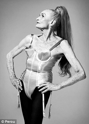 Daphne hóa thân thành Madona 