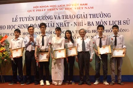 Vinh danh học sinh giỏi quốc gia môn Lịch Sử