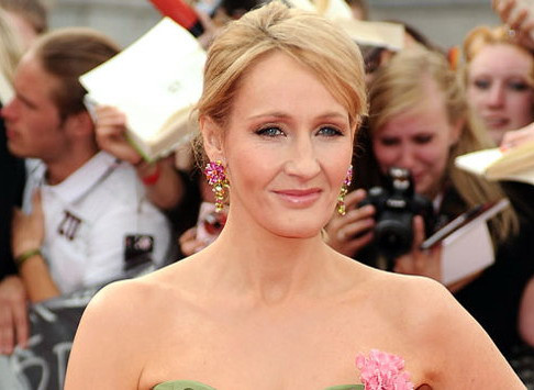 J.K. Rowling công bố tiểu thuyết mới ảnh 1 Nữ nhà văn (GD&TĐ) - Tác giả của loạt truyện nổi tiếng thế giới “Harry Potter” - J.K. Rowling vừa công bố tựa đề cuốn tiểu thuyết mới dành cho người lớn của cô là “The Casual Vacancy”, cuốn tiểu thuyết sẽ chính thức được phát hành vào ngày 27 tháng 9 tới.