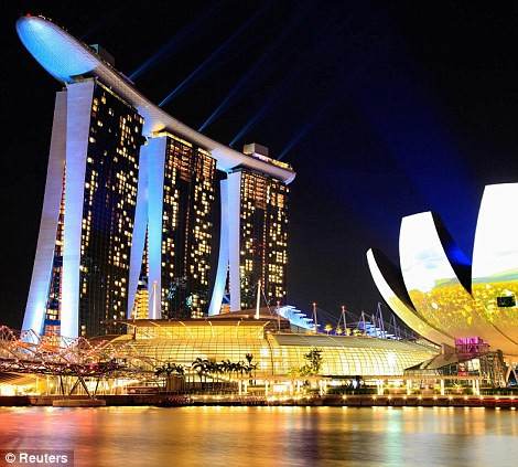 Marina Bay Sands hotel and the ArtScience Museum before and during Earth Hour in Singapore Read more: http://www.dailymail.co.uk/news/article-2123195/Earth-Hour-2012-Iconic-buildings-world-turn-lights-highlight-climate-change.html#ixzz1qkjKgrey