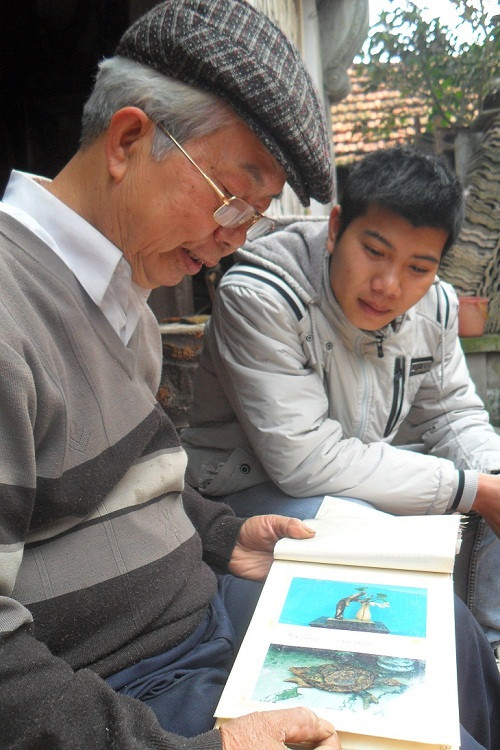 Những tác phẩm chưa có nơi trưng bày nhưng được nghệ nhân chụp lại và lưu giữ cẩn thận hình ảnh trng một cuốn album