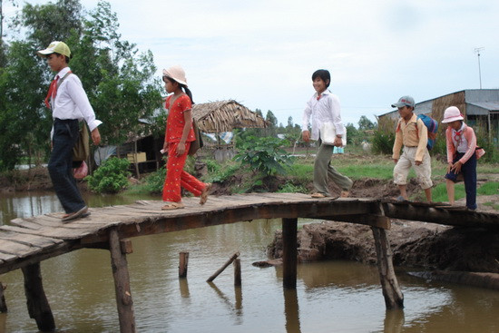 Các em đến lớp học tình thương Các em đến lớp học tình thương