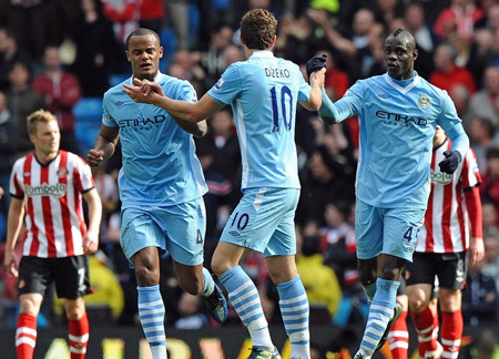 Balotelli và Kolarov đã mang về 1 điểm vô cùng quý giá cho Man City