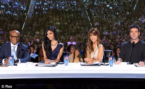 Paula Abdul và Nicole Scherzinger sẽ không được trên bảng điều khiển khoảng thời gian này Read more: http://www.dailymail.co.uk/tvshowbiz/article-2131500/Britney-Spears-set-sign-15million-deal-join-X-Factor-USA-judging-panel.html#ixzz1sRtXQJGr