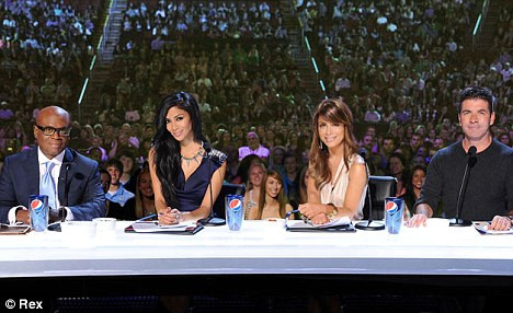 Britney Spears hoàn tất hợp đồng 15 triệu USD với "The X Factor" Mỹ ảnh 2 Paula Abdul và Nicole Scherzinger sẽ không được trên bảng điều khiển khoảng thời gian này Read more: http://www.dailymail.co.uk/tvshowbiz/article-2131500/Britney-Spears-set-sign-15million-deal-join-X-Factor-USA-judging-panel.html#ixzz1sRtXQJGr