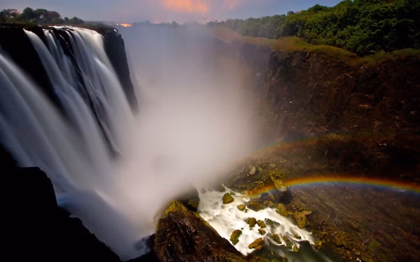 Những hình ảnh ấn tượng trong tuần ảnh 2 A moonbow - or lunar rainbow - is seen below Victoria Falls from Cataract Island in Zimbabwe. British photographer Charlie Hamilton James captured the phenomenon which is caused by the light of a bright moon hitting the water.
