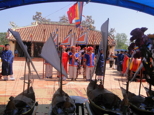 Đưa các chiến binh Hoàng Sa ra khơi