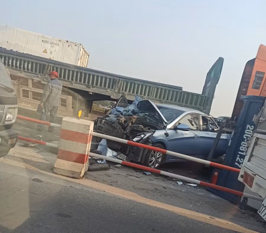 Hiện trường vụ tai nạn liên hoàn.