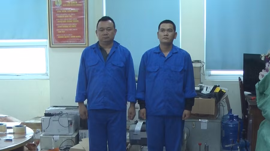 Nguyễn Văn Hùng và Hoàng Văn Đức thời điểm bị bắt giữ. Ảnh: Công an Hưng Yên