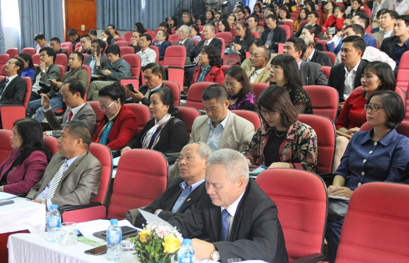 Rất đông đại biểu là các thầy thuốc nam đến dự hội thảo Rất đông đại biểu là các thầy thuốc nam đến dự hội thảo