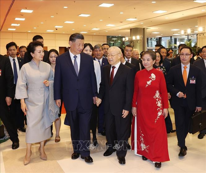 Tổng Bí thư Nguyễn Phú Trọng và Phu nhân cùng Tổng Bí thư, Chủ tịch nước Trung Quốc Tập Cận Bình và Phu nhân tại buổi gặp gỡ. Tổng Bí thư Nguyễn Phú Trọng và Phu nhân cùng Tổng Bí thư, Chủ tịch nước Trung Quốc Tập Cận Bình và Phu nhân tại buổi gặp gỡ.