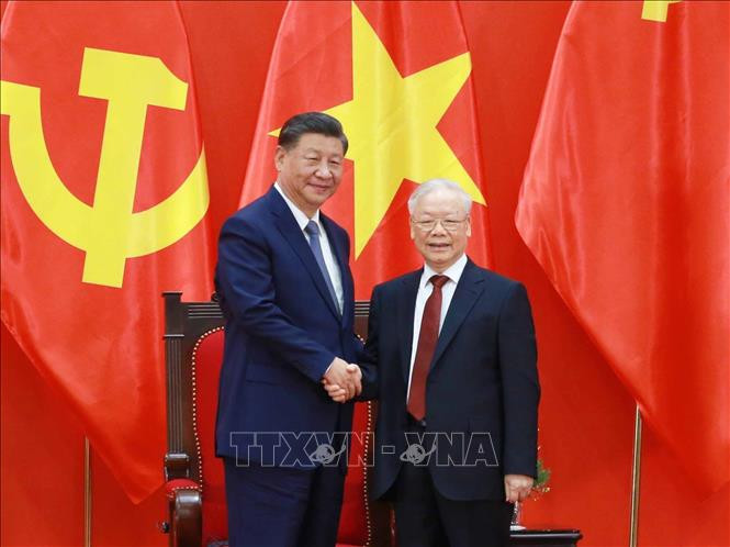 Tổng Bí thư Nguyễn Phú Trọng và Tổng Bí thư, Chủ tịch nước Trung Quốc Tập Cận Bình tại buổi gặp gỡ nhân sĩ hữu nghị và thế hệ trẻ Việt Nam - Trung Quốc. Tổng Bí thư Nguyễn Phú Trọng và Tổng Bí thư, Chủ tịch nước Trung Quốc Tập Cận Bình tại buổi gặp gỡ nhân sĩ hữu nghị và thế hệ trẻ Việt Nam - Trung Quốc.