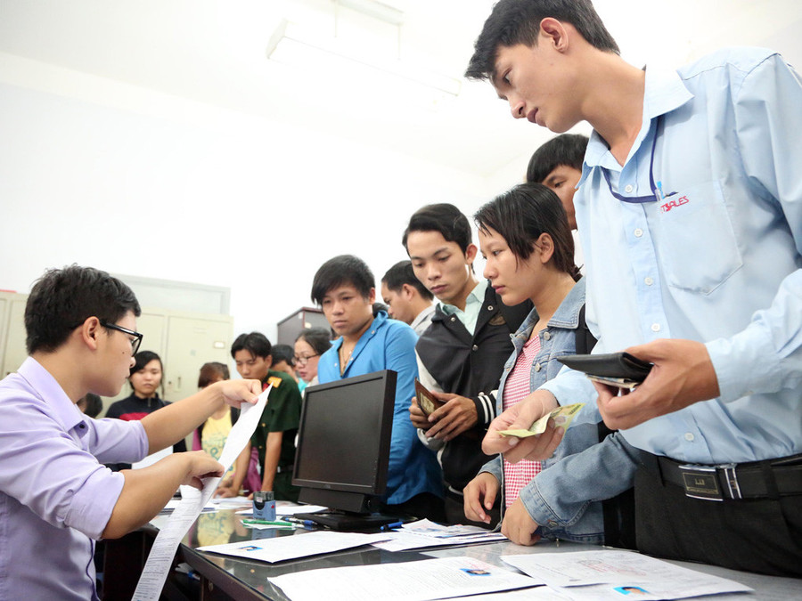 Thí sinh nộp hồ sơ xét tuyển đại học trực tiếp. Ảnh minh hoạ/INT Thí sinh nộp hồ sơ xét tuyển đại học trực tiếp. Ảnh minh hoạ/INT