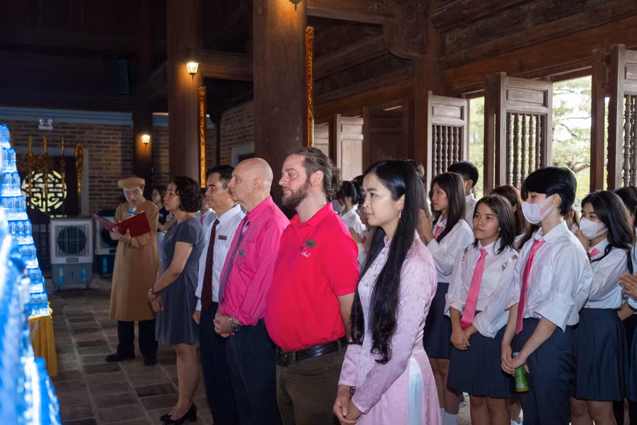 Hoàng Xuân Ngân tham dự Lễ Dâng hương tại Đền thờ gia tiên Bác Hồ tại Núi Chung (Nghệ An).