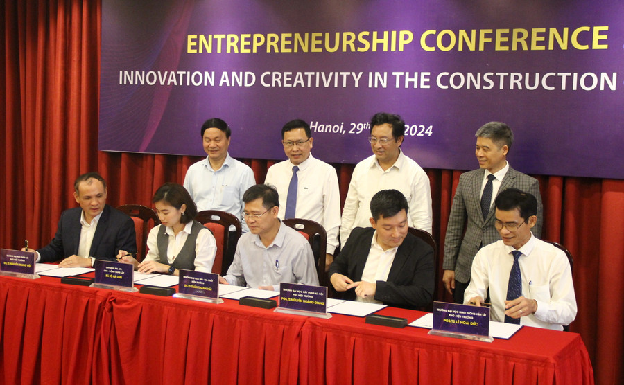 Ký kết giữa doanh nghiệp với nhóm 7 trường đại học kỹ thuật. Ký kết giữa doanh nghiệp với nhóm 7 trường đại học kỹ thuật.