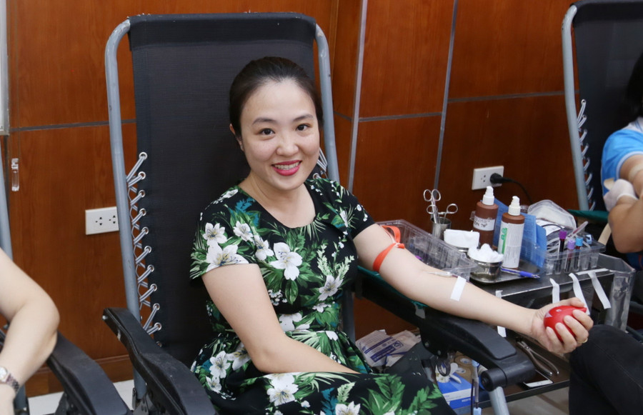Đông đảo cán bộ, giảng viên Trường ĐH Mở Hà Nội tích cực hưởng ứng ngày hội hiến máu nhân đạo "Hoài bão đỏ" Đông đảo cán bộ, giảng viên Trường ĐH Mở Hà Nội tích cực hưởng ứng ngày hội hiến máu nhân đạo "Hoài bão đỏ"