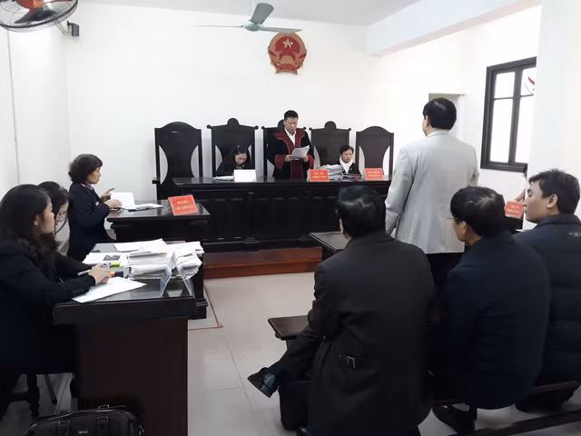 Phiên tòa xét xử vụ ông Hoàng Xuân Quế kiện Bộ GD&ĐT