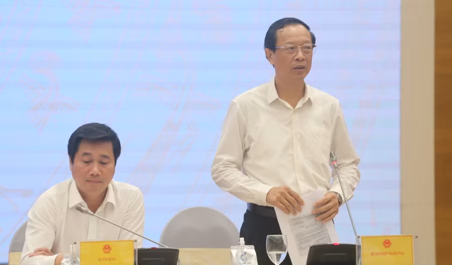 Thứ trưởng Bộ GD&ĐT Phạm Ngọc Thưởng trao đổi tại buổi họp báo Chính phủ thường kỳ tháng 6 - chiều 4/7.