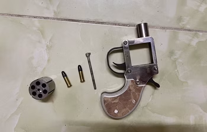 Khẩu súng mà đối tượng dùng để gây án.