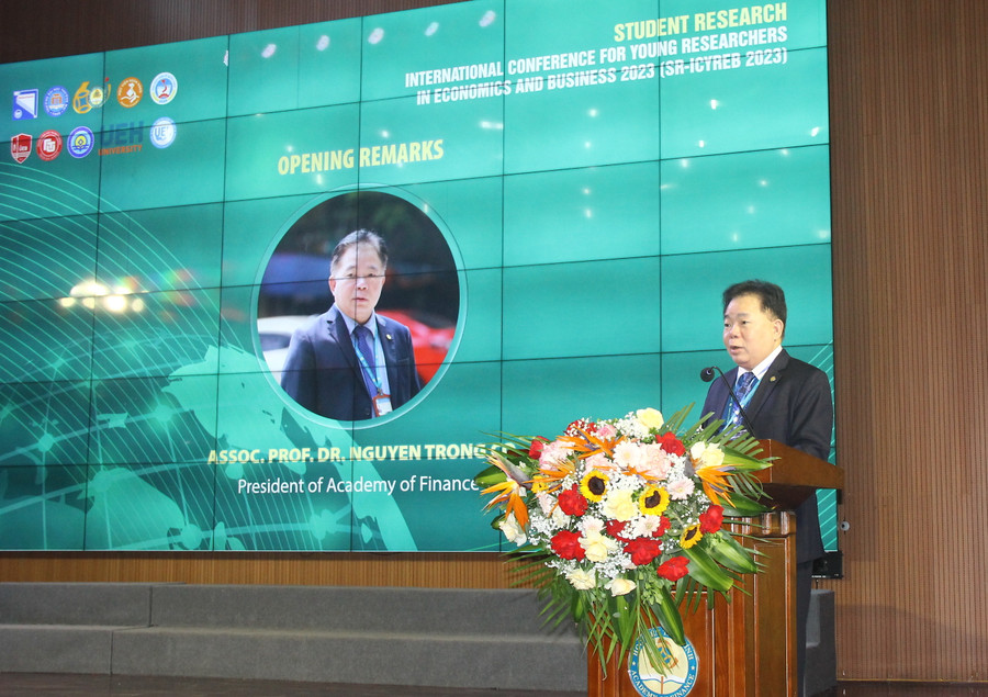 PGS.TS Nguyễn Trọng Cơ phát biểu tại hội thảo.