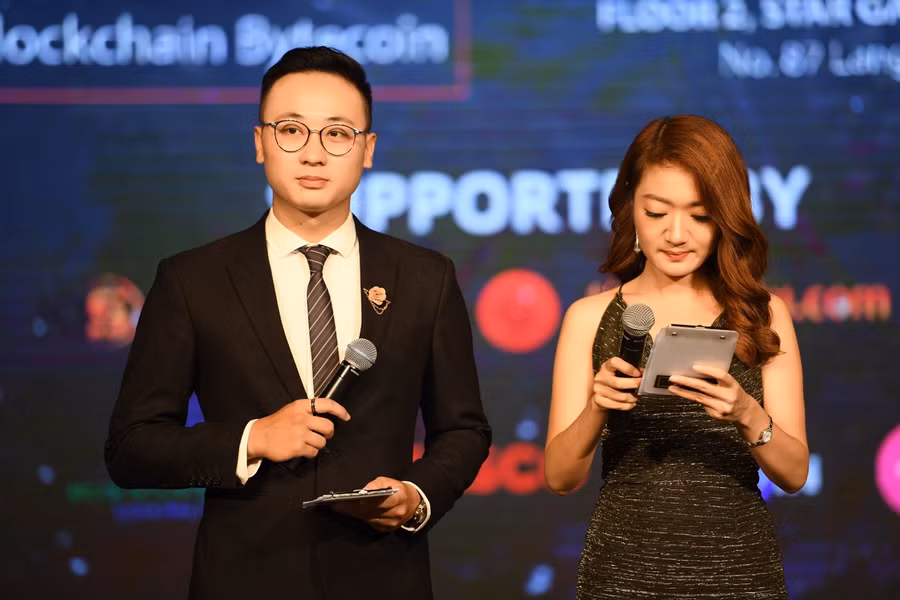 MC Trịnh Vân Anh và MC Quốc Duy là cặp đôi MC dẫn dắt chương trình ra mắt sàn giao dịch công nghệ Blockchain Bcnex