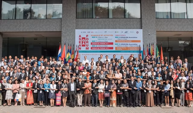 Các đại biểu trong và ngoài nước tham dự diễn đàn