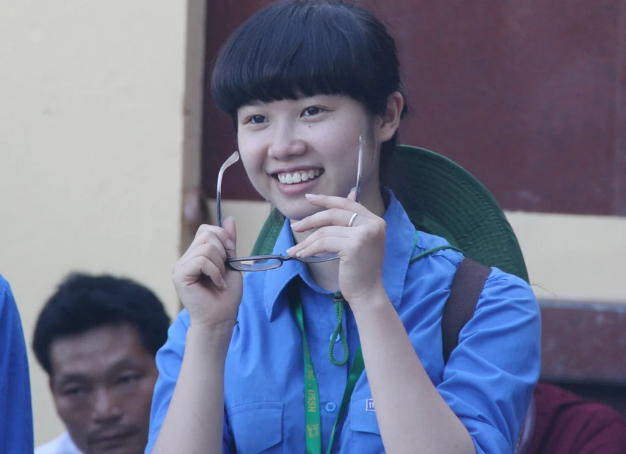 Nam thanh, nữ tú tiếp sức mùa thi