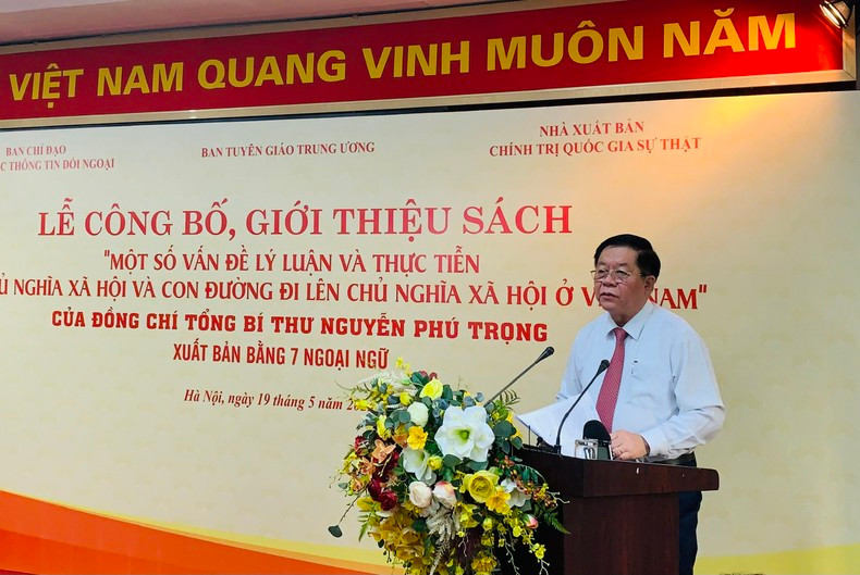 Đồng chí Nguyễn Trọng Nghĩa phát biểu ý kiến tại buổi lễ. Đồng chí Nguyễn Trọng Nghĩa phát biểu ý kiến tại buổi lễ.