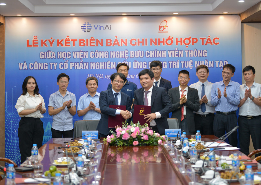 Lễ ký kết hợp tác (PTIT) và (VinAI) nhằm đào tạo và xây dựng nguồn nhân lực chất lượng cao trong lĩnh vực công nghệ thông tin nói chung và trí tuệ nhân tạo nói riêng. Lễ ký kết hợp tác (PTIT) và (VinAI) nhằm đào tạo và xây dựng nguồn nhân lực chất lượng cao trong lĩnh vực công nghệ thông tin nói chung và trí tuệ nhân tạo nói riêng.
