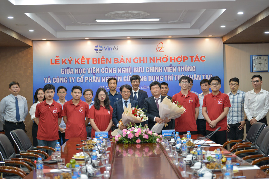 Bên cạnh đó, PTIT phối hợp với VinAI tổ chức các chương trình thăm quan, hội thảo về AI cũng như đào tạo nhân tài AI cho xã hội. Đồng thời VinAI cũng hỗ trợ các hoạt động thực tại trụ sở doanh nghiệp định kỳ hàng năm phục vụ công tác đào tạo cho sinh viên Bên cạnh đó, PTIT phối hợp với VinAI tổ chức các chương trình thăm quan, hội thảo về AI cũng như đào tạo nhân tài AI cho xã hội. Đồng thời VinAI cũng hỗ trợ các hoạt động thực tại trụ sở doanh nghiệp định kỳ hàng năm phục vụ công tác đào tạo cho sinh viên