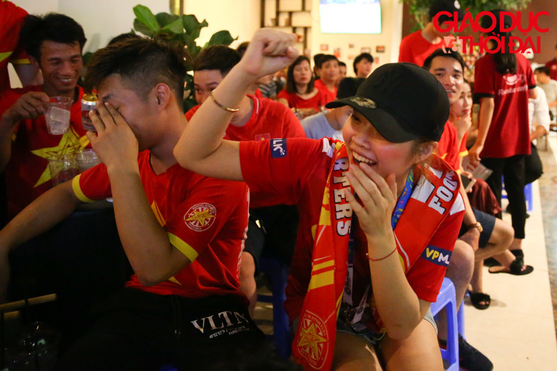 Một trận đấu kịch tính đến những giây cuối cùng đã thỏa lòng mong đợi của người hâm mộ. Các CĐV thêm một lần nữa đặt trọn niềm tin vào một nền bóng đá mới dưới thời nhà cầm quân người Hàn Quốc Park Hang-seo.