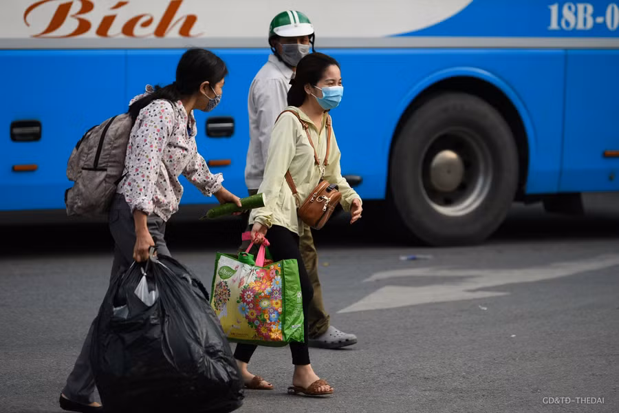 Chưa hết kỳ nghỉ lễ 30/4-1/5, hàng dài phương tiện nối đuôi nhau trở lại Hà Nội ảnh 12