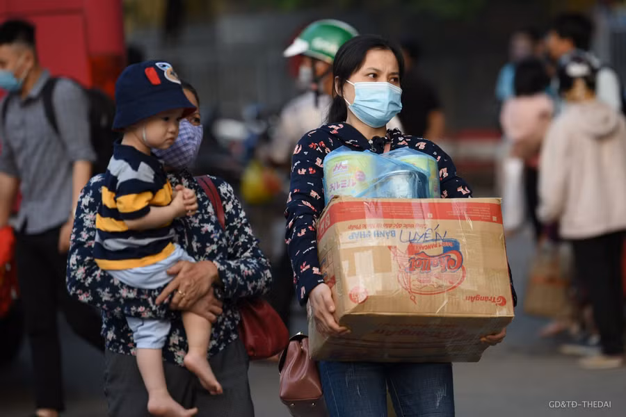 Chưa hết kỳ nghỉ lễ 30/4-1/5, hàng dài phương tiện nối đuôi nhau trở lại Hà Nội ảnh 13