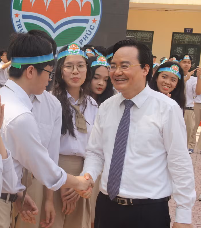 Bộ trưởng Phùng Xuân Nhạ: Nội hàm sơ bộ của tiêu chí yêu thương là sự quan tâm, chia sẻ, tin tưởng, hỗ trợ và bao trùm lên là bao dung.