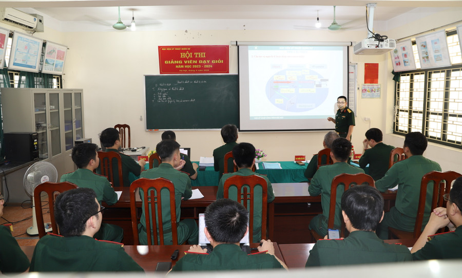 Hội thi thu hút 82 giảng viên tham gia. Hội thi thu hút 82 giảng viên tham gia.