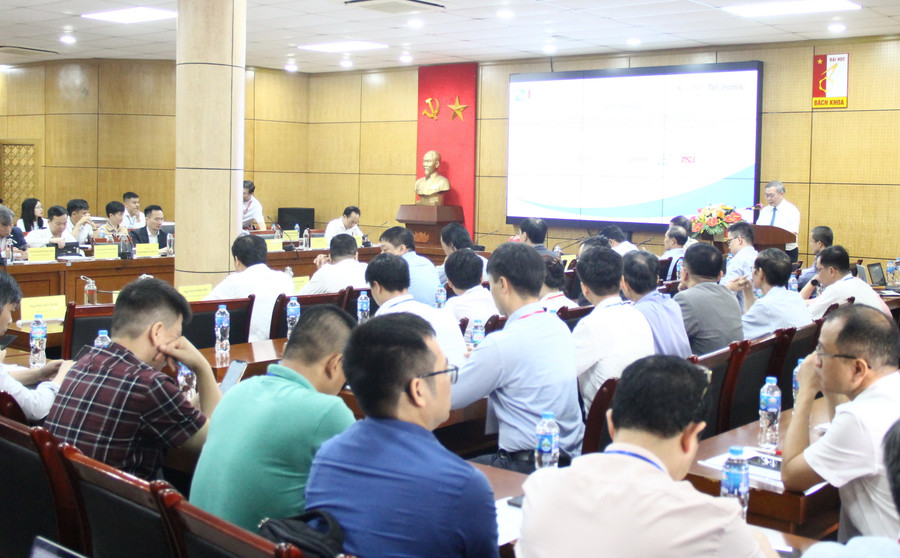 TS Trần Đức Lai – Chủ tịch Hội vô tuyến điện tử Việt Nam phát biểu khai mạc hội thảo. TS Trần Đức Lai – Chủ tịch Hội vô tuyến điện tử Việt Nam phát biểu khai mạc hội thảo.