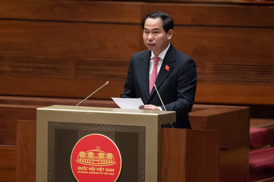 Chủ nhiệm Ủy ban Tài chính, Ngân sách Lê Quang Mạnh trình bày Báo cáo thẩm tra dự thảo Nghị quyết của Quốc hội về thí điểm một số cơ chế, chính sách đặc thù phát triển Thành phố Hồ Chí Minh. Chủ nhiệm Ủy ban Tài chính, Ngân sách Lê Quang Mạnh trình bày Báo cáo thẩm tra dự thảo Nghị quyết của Quốc hội về thí điểm một số cơ chế, chính sách đặc thù phát triển Thành phố Hồ Chí Minh.