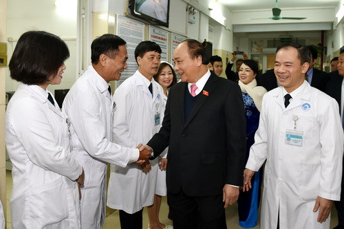 Thủ tướng chúc mừng các y, bác sỹ Thủ tướng chúc mừng các y, bác sỹ