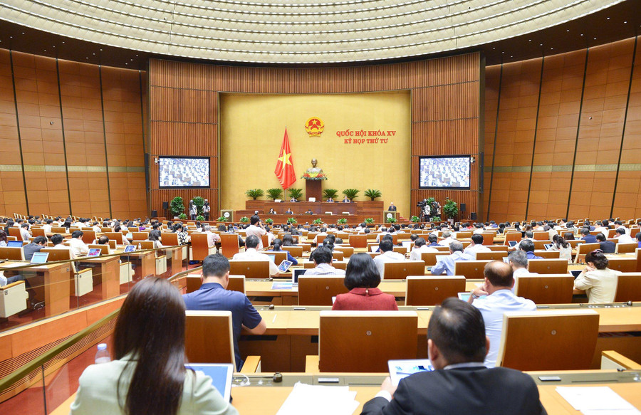 Tại phiên thảo luận về tình hình kinh tế - xã hội tại hội trường Quốc hội, nhiều đại biểu đề cập đến tình trạng giáo viên nghỉ việc.