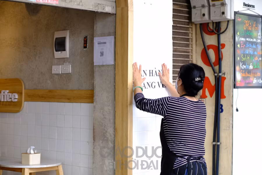 Theo đó: Nhà hàng, cơ sở kinh doanh dịch vụ ăn uống chỉ bán hàng mang về; Dừng các hoạt động thể dục, thể thao ngoài trời...