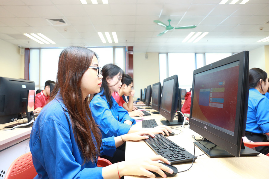 Ngay sau lễ khai mạc, 450 đoàn viên, sinh viên có mặt tại Hội trường Trường Đại học Kinh tế Quốc dân (Hà Nội) và trên 60.000 sinh viên của 67 tỉnh, thành đoàn, đoàn trực thuộc cùng tham gia thi hưởng ứng Hội thi.