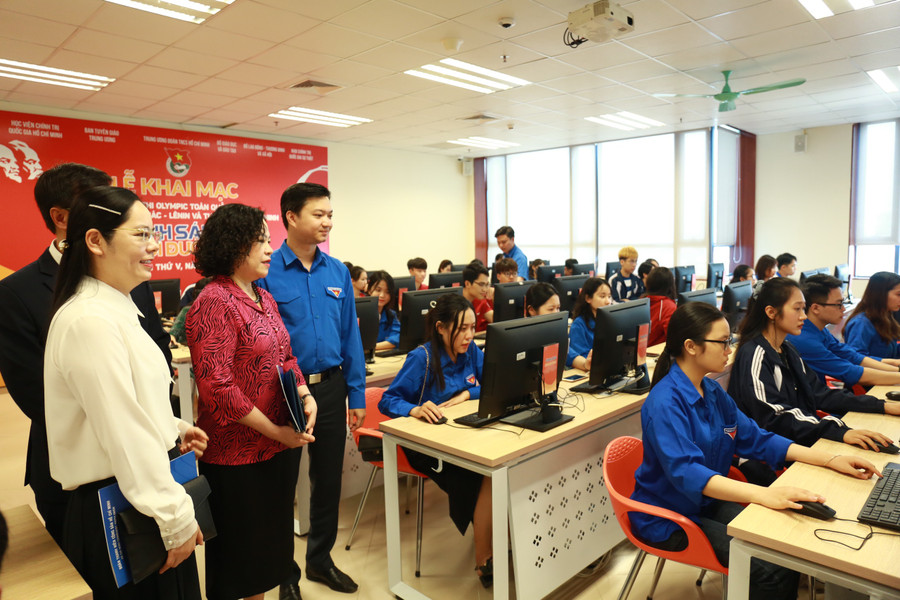 Ngay sau lễ khai mạc, 450 đoàn viên, sinh viên có mặt tại Hội trường Trường Đại học Kinh tế Quốc dân (Hà Nội) và trên 60.000 sinh viên của 67 tỉnh, thành đoàn, đoàn trực thuộc cùng tham gia thi hưởng ứng Hội thi.