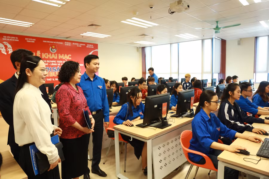 Ngay sau lễ khai mạc, 450 đoàn viên, sinh viên có mặt tại Hội trường Trường Đại học Kinh tế Quốc dân (Hà Nội) và trên 60.000 sinh viên của 67 tỉnh, thành đoàn, đoàn trực thuộc cùng tham gia thi hưởng ứng Hội thi.